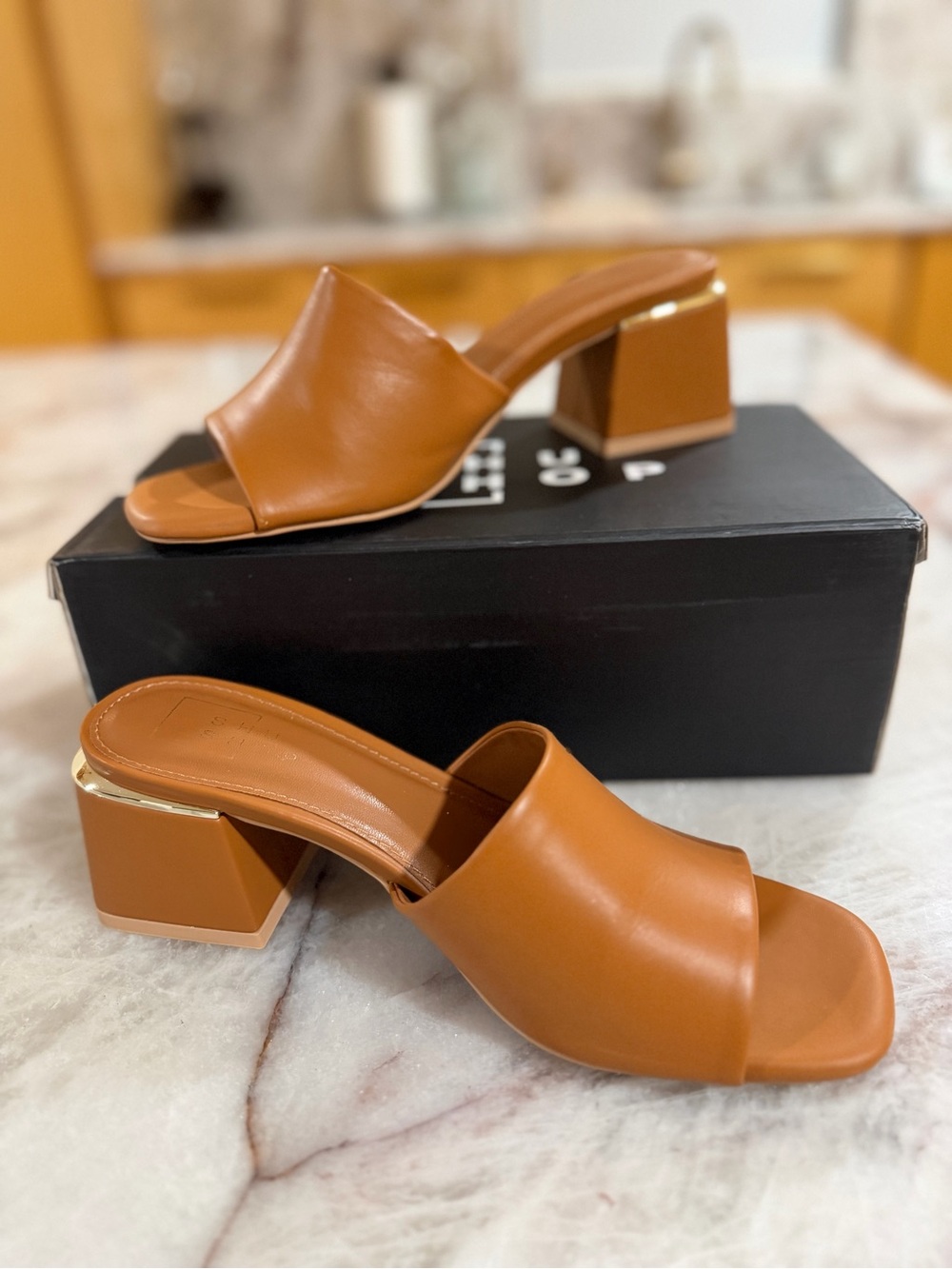NWT SHU SHOP Glinda Camel Block Heel Mule Sandals Size 7